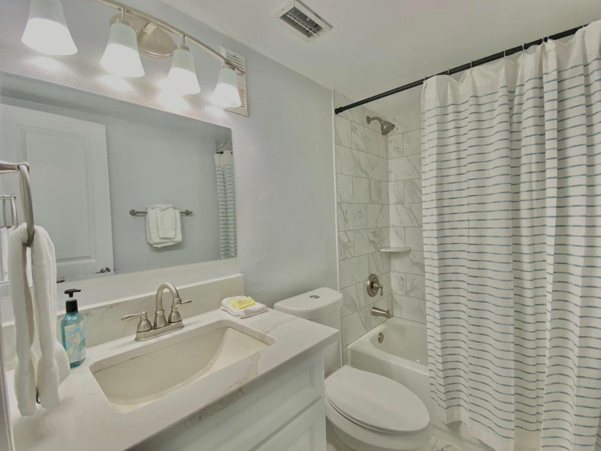 Island Winds East 202 By Albvr - Beautifully Renovated Beachfront Condo & Steps Away From Hangout & More! 굴프 쇼어스 외부 사진